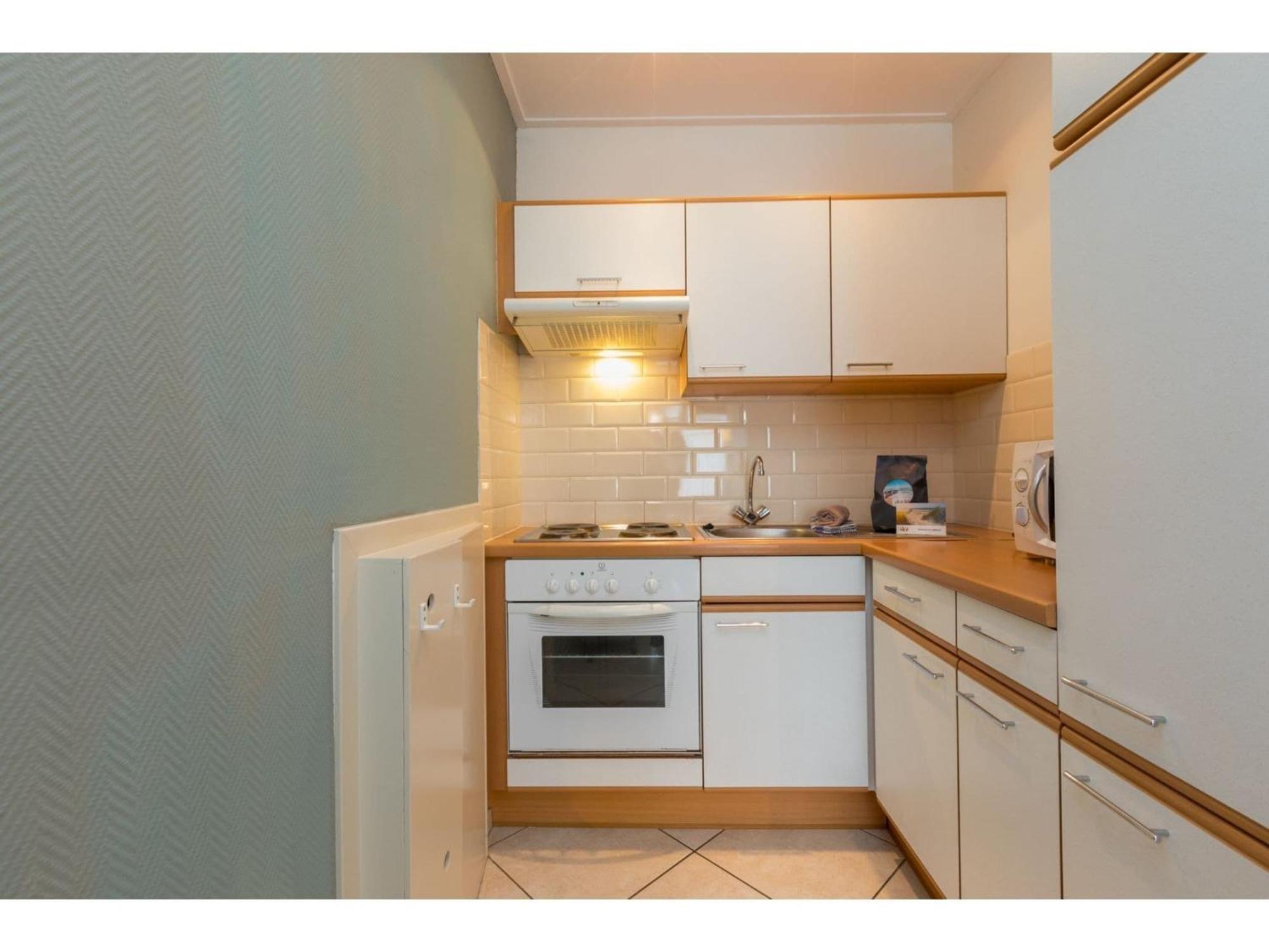 Superb Apartment Near The Beach In Vrouwenpolder Buitenkant foto